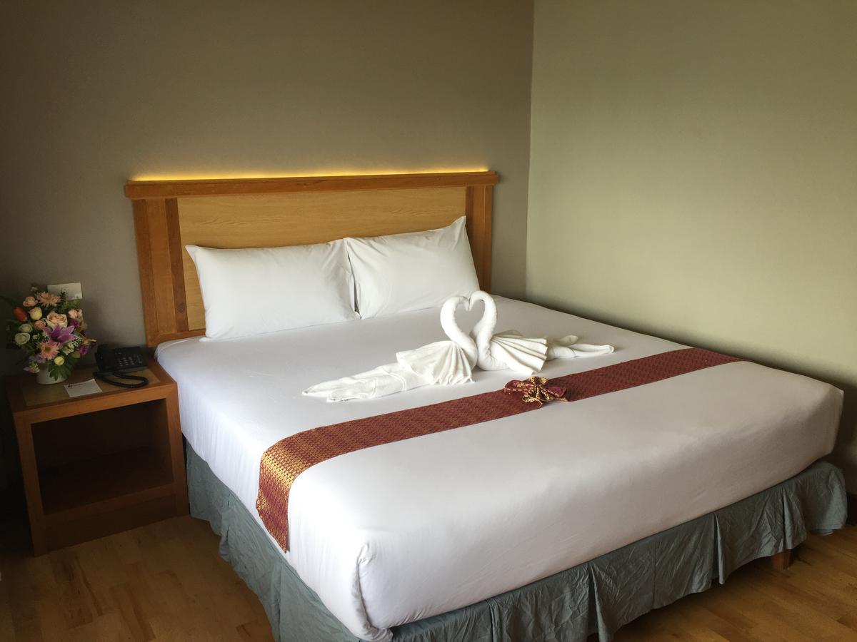 D-One Hotel Хат Яй Екстериор снимка