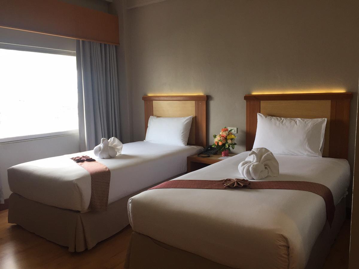 D-One Hotel Хат Яй Екстериор снимка